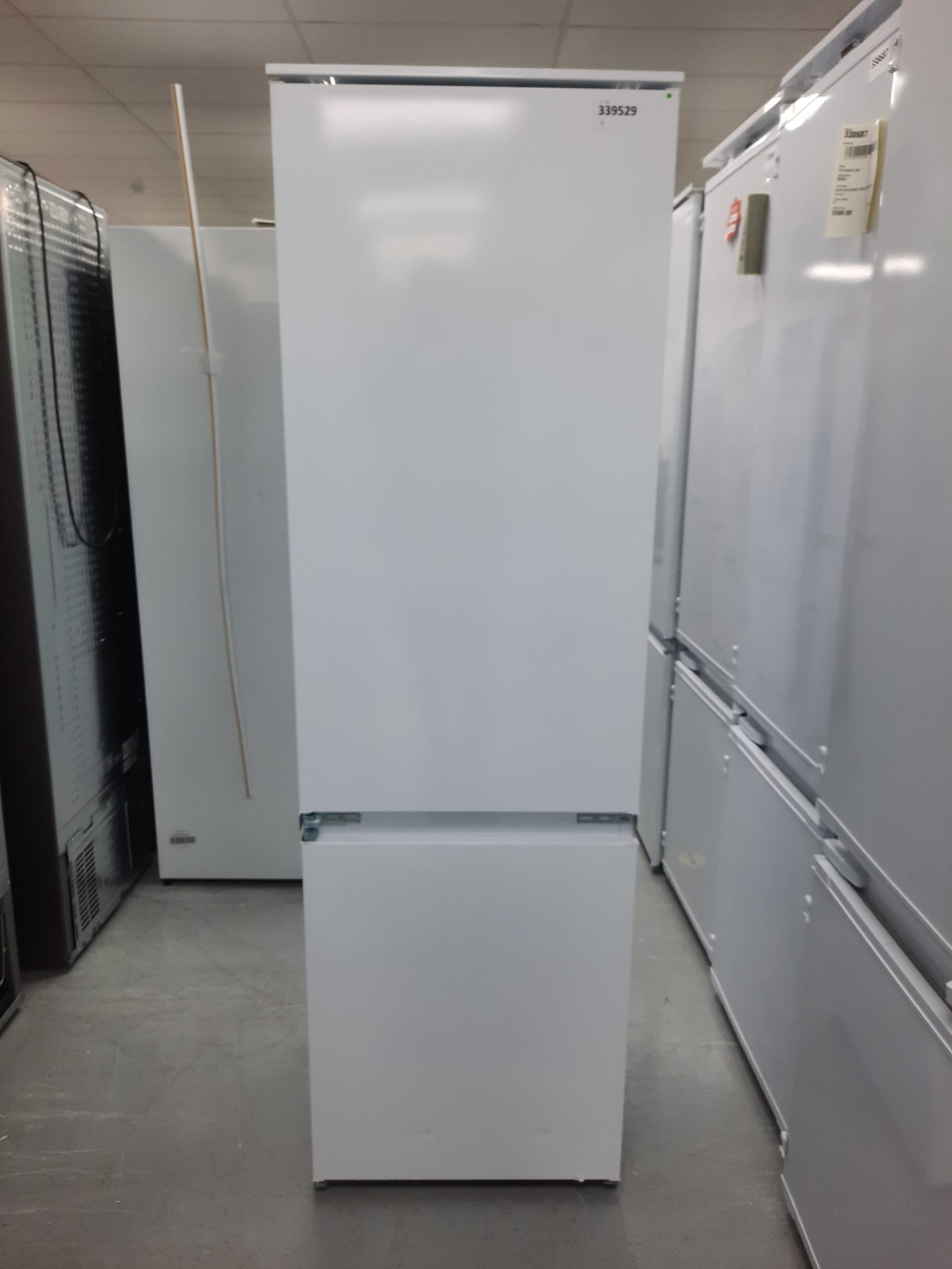 Zanussi ZNLN18FS1 Integrated 70/30 Fridge Freezer White - F Rated ...